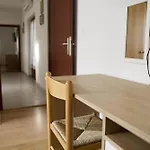 Seaside Apartman *
